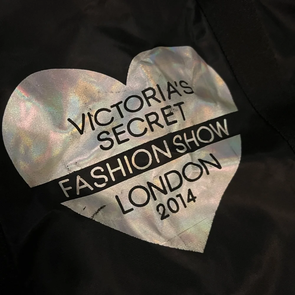 Victoria’s Secret duffel bag - Picture 4 of 4